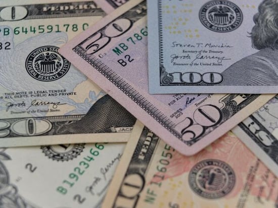 Adaptive Pricing for Digital Art and Music Drops