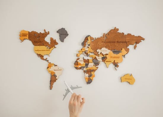 Strategic Advantages of EOR Services in Global Expansion