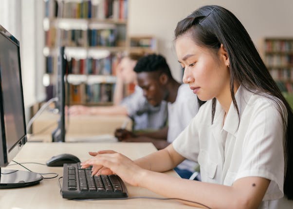 E-learning platforms integrate multimedia elements, such as videos, interactive simulations, and gamified exercises