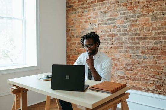 How to Win Wealth Advisor Accounts with Funding Signals