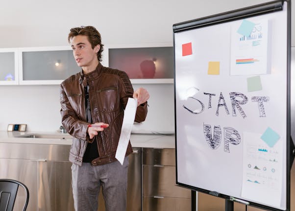 Venture Capital 101 for Students How to Pitch Your Startup Before Graduation