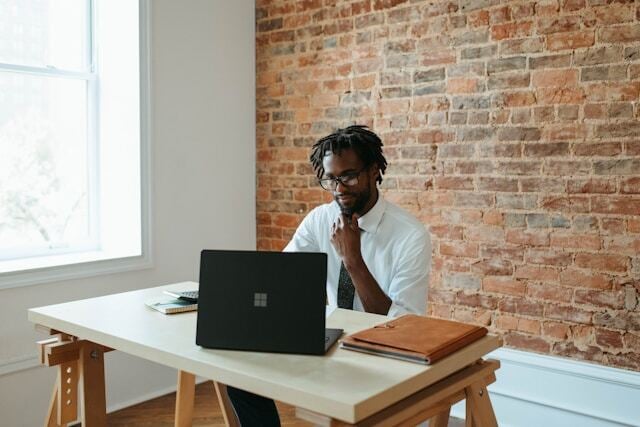 How to Win Wealth Advisor Accounts with Funding Signals